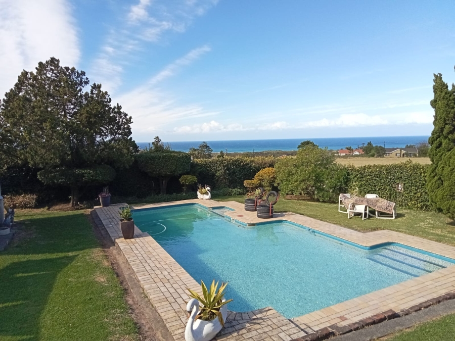 5 Bedroom Property for Sale in Sunnyridge Eastern Cape